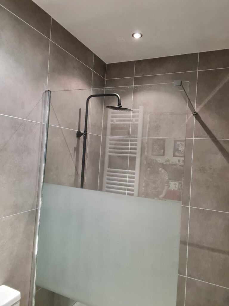 Badkamer voor, tijdens en na 8.04