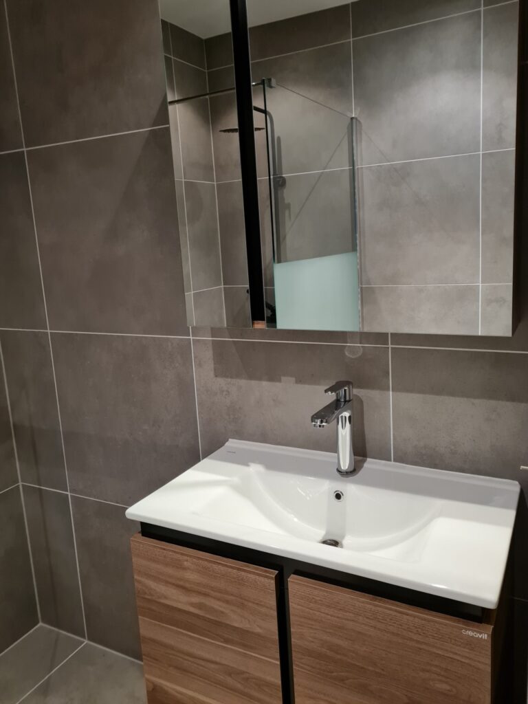 Badkamer voor, tijdens en na 8.05