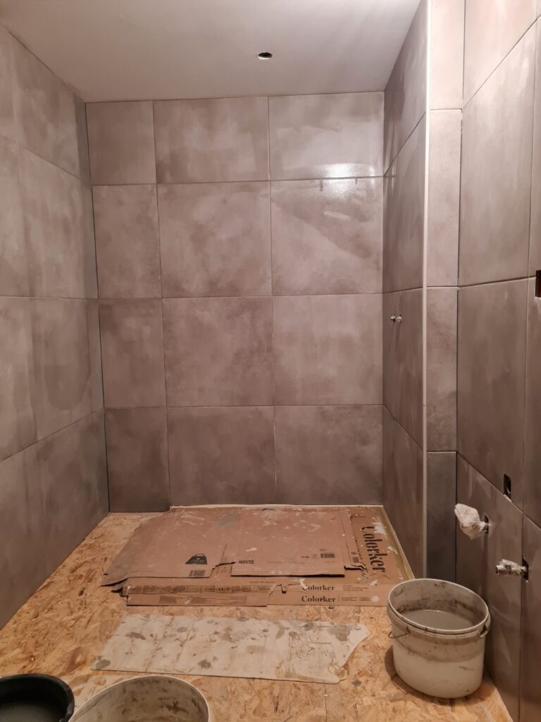 Badkamer voor, tijdens en na 6.04