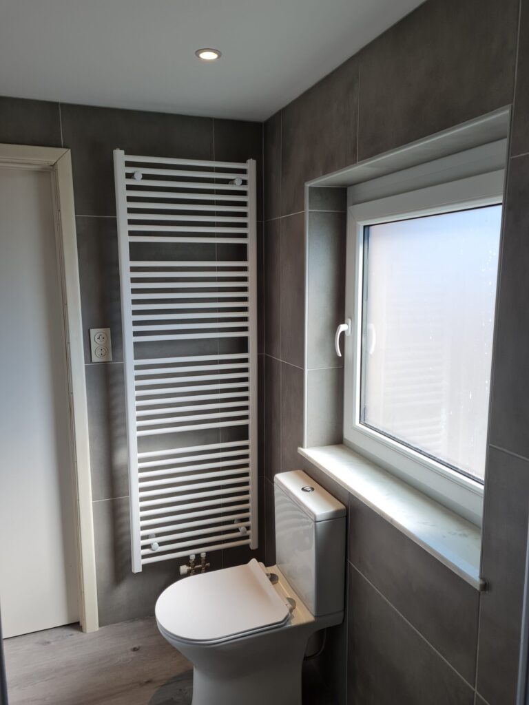 Badkamer voor, tijdens en na 6.05