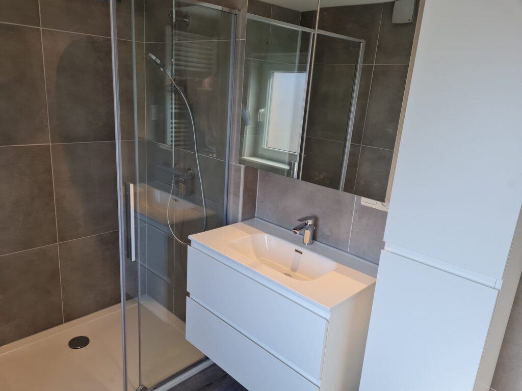Badkamer voor, tijdens en na 6.09