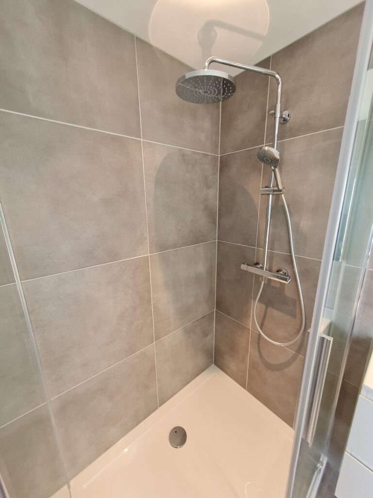 Badkamer voor, tijdens en na 6.10