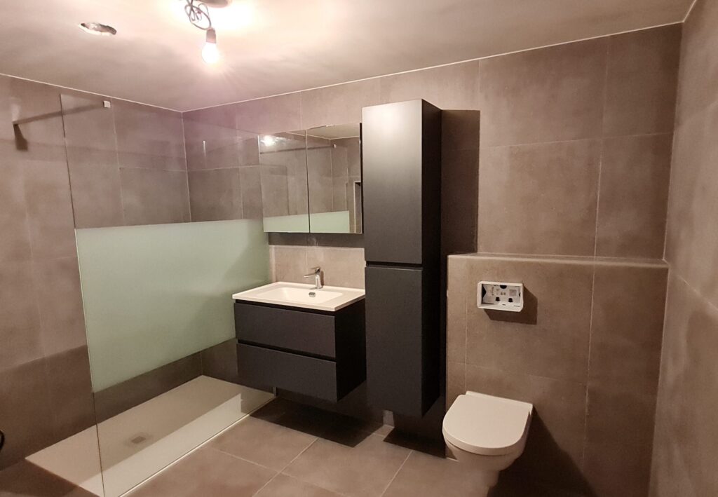 Badkamer voor, tijdens en na 3.06