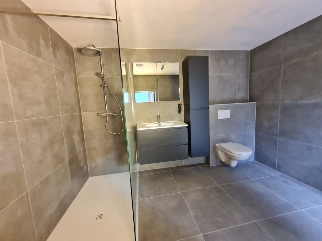 Badkamer voor, tijdens en na 3.07