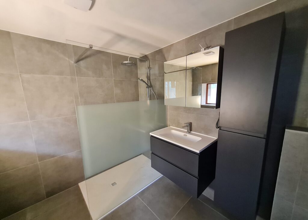 Badkamer voor, tijdens en na 3.08