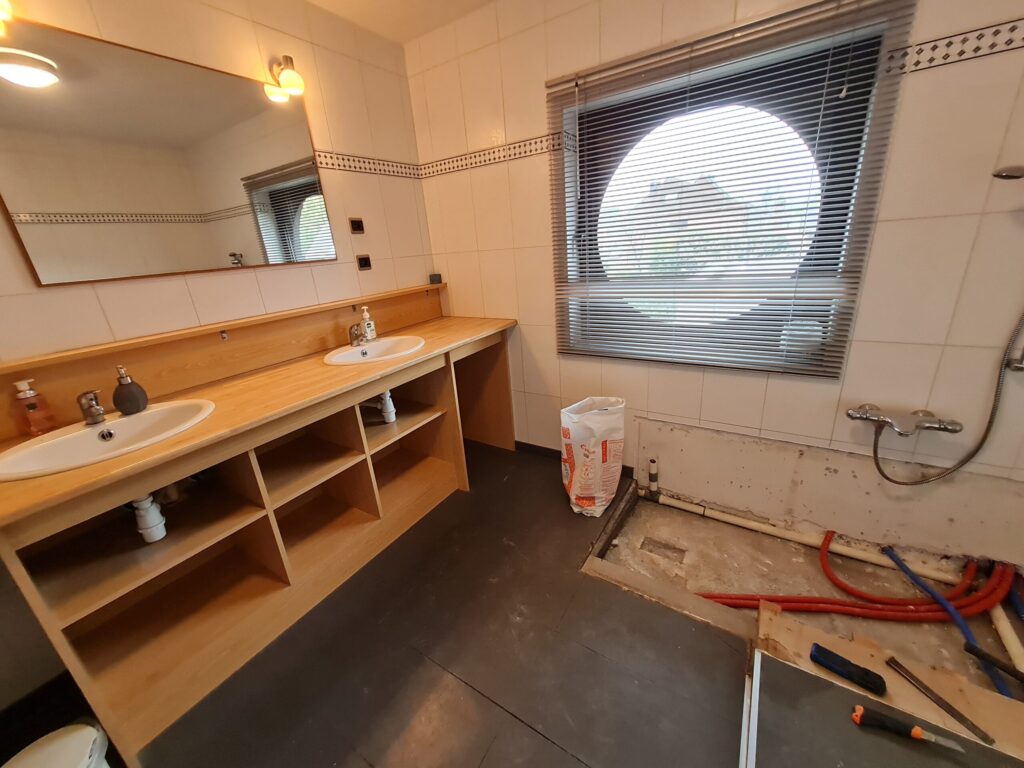 Badkamer voor, tijdens en na 5.03