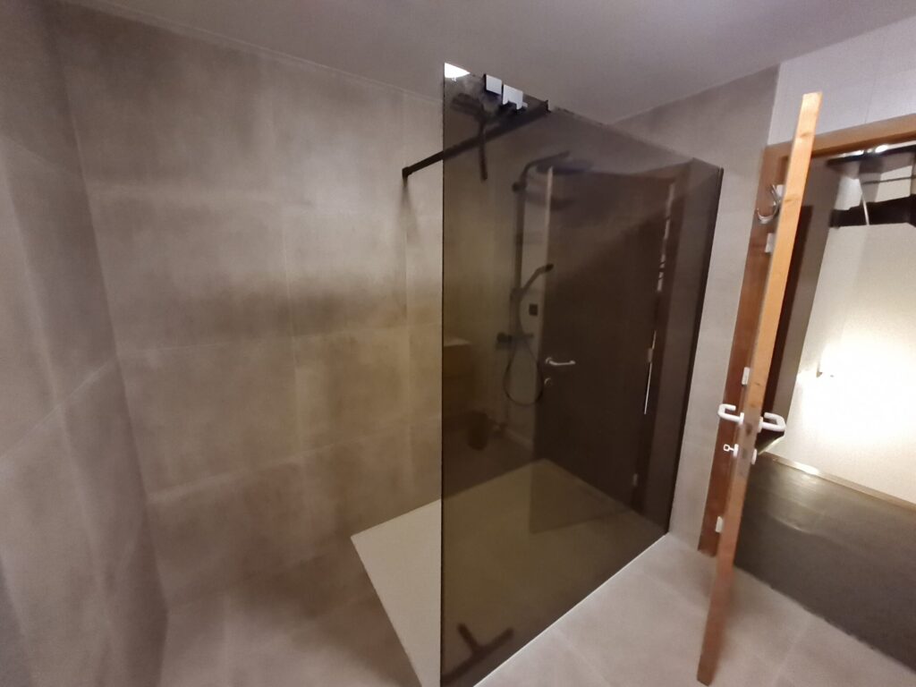 Badkamer voor, tijdens en na 5.06