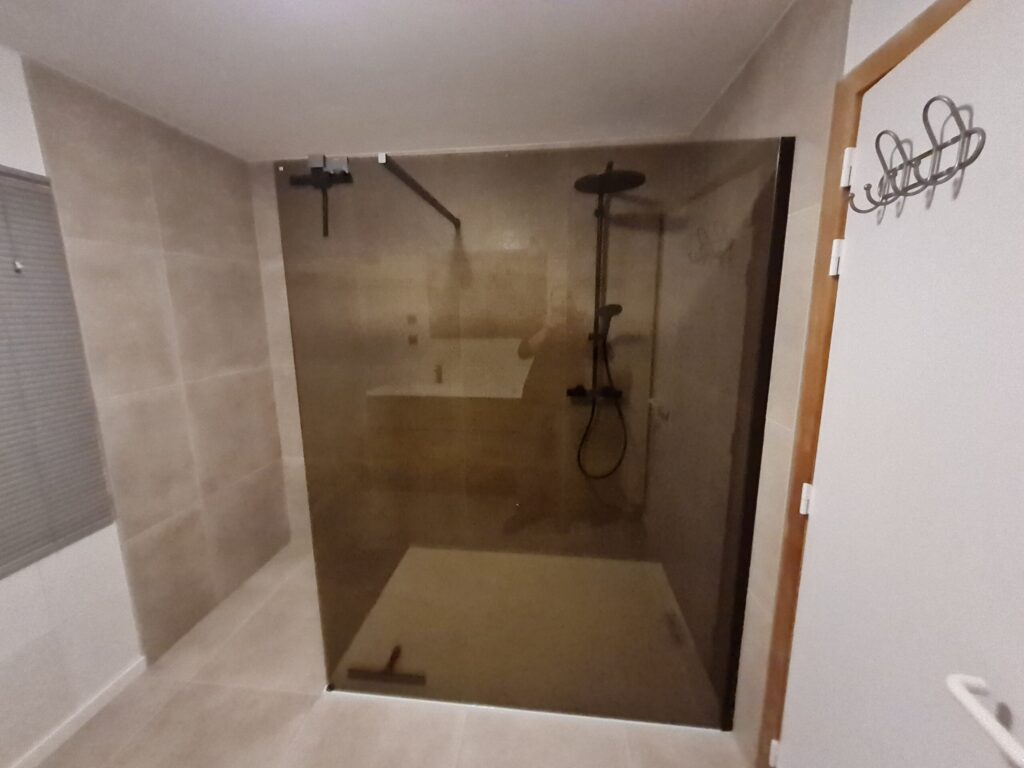Badkamer voor, tijdens en na 5.08