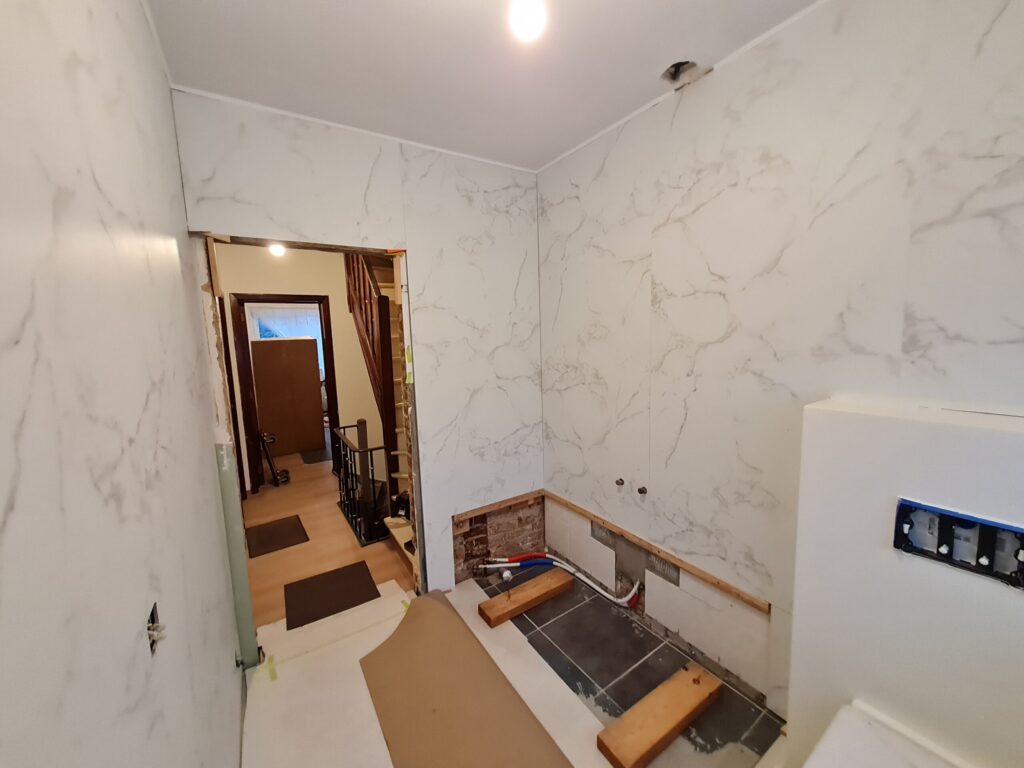 Badkamer voor en na 2.05
