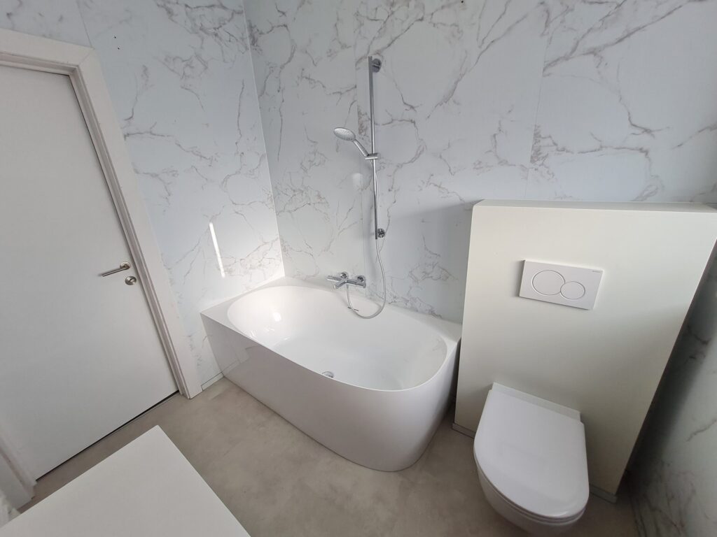 Badkamer voor en na 2.08