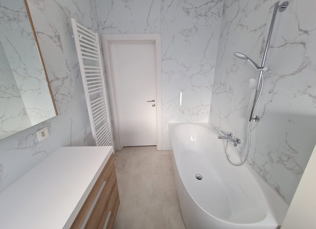 Badkamer voor en na 2.09