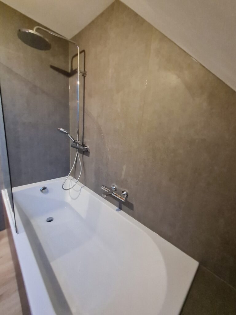 Badkamer voor en na 4.08