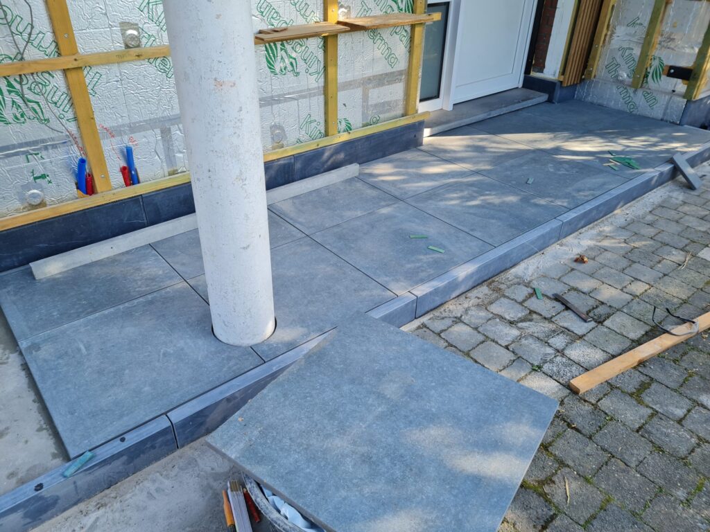 Gevel voor, tijdens en na 1.04